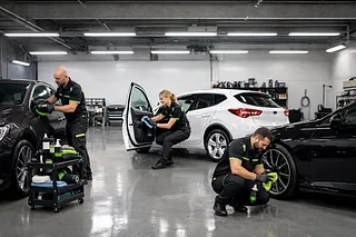 professionel bilpleje og polering af personbil
